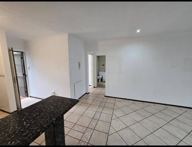 2 bed property to rent in FLORIDA HILLS